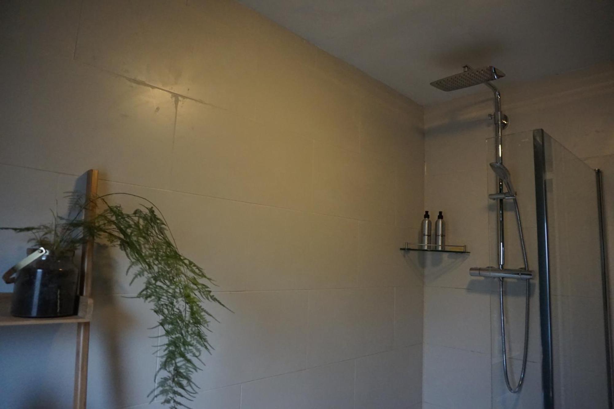 Ben & Maria'S Guesthouse Bath Exterior photo